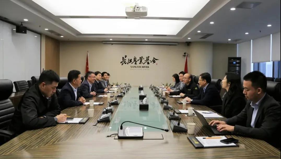 吉利高级副总裁冯擎峰、孚能科技董事长王瑀一行到访长江基金管理公司