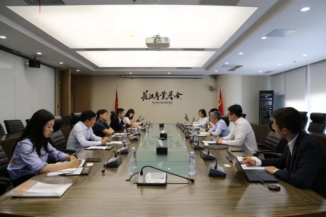 CMC资本创始合伙人黎瑞刚一行到访长江产业基金管理公司